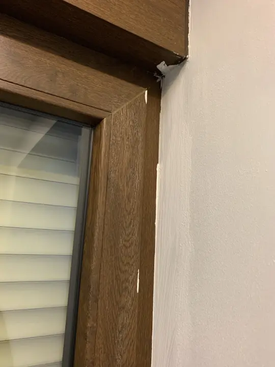 Ventana de madera con persiana · 2020