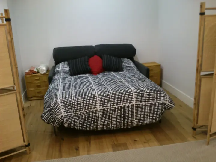 Dormitorio con suelo de madera · 2015