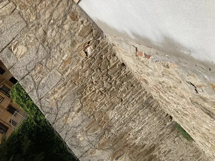 Muro de mampostería de piedra · 2026