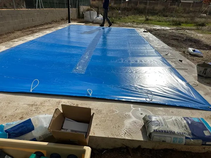 Piscina con lona de invierno · 2022