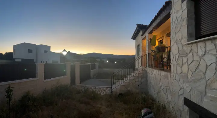 Jardín al atardecer · 2022