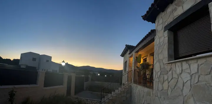 Jardín al atardecer · 2022